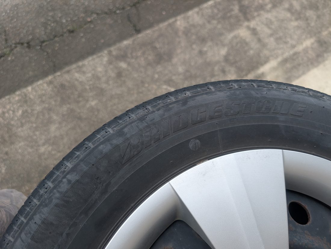 ブリヂストン TURANZA 215/60R16 95H アルミホイール付 4本セット